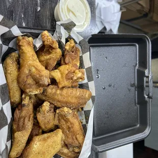 fried chicken, fried chicken wings, chicken wings and fried chicken, food, chicken, bbq chicken, chicken wings, bbq wings, poultry