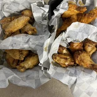 food, bbq chicken, fried chicken, chicken, bbq wings, chicken wings, chicken wings and fried chicken, fried chicken wings, poultry