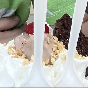 Brownie sundae