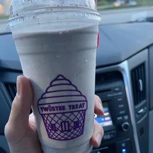 Large oreo Milkshake