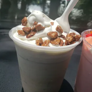 Butter pecan ice cream with praline toppings (also mixed in the ice cream).