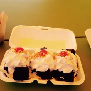 Hot fudge brownie