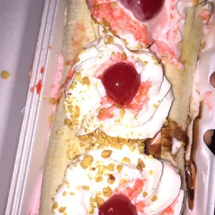 My sis&apos;s Banana Split. Looks good right?! Well, they totally f&apos;d up the order