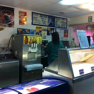 Linda makes a milkshake!