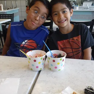 Nono ate 11.5 Oz and Roy had 11.2 these kids love their frozen yogurt.