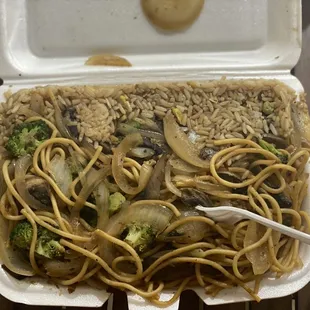 vegan veggie combo, half noodles/Rice. With extra mushrooms.