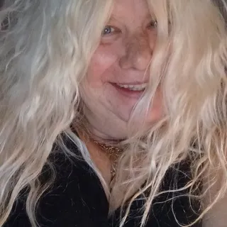 Lesa R.