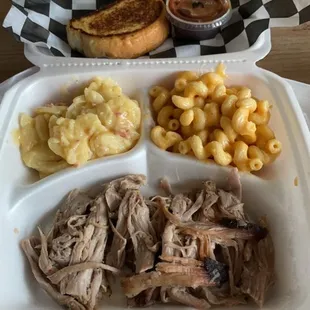 1 meat plate (pulled pork with scalloped potatoes and Mac and cheese)