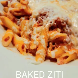 a plate of baked ziti