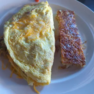 Veggie omelet with hashbrowns.