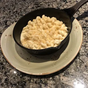 White cheddar Mac n cheese