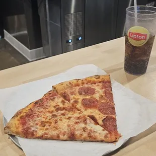 I Love this place, and it recently opened. I always liked the experience of this pizza place, and it is delicious for those pizza fans.