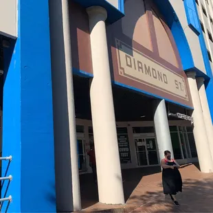 Picture of the bldging the restaurant is in.
