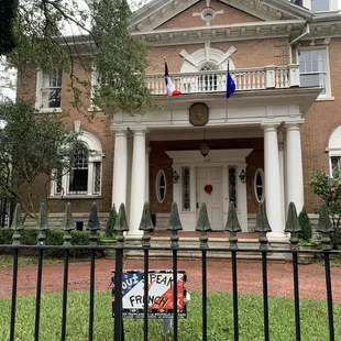 2406 Prytania Street: The honorary French Consulate - still owns by France government (Dec 2022)
