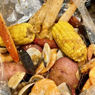 Seafood boil with garlic butter mild sauce