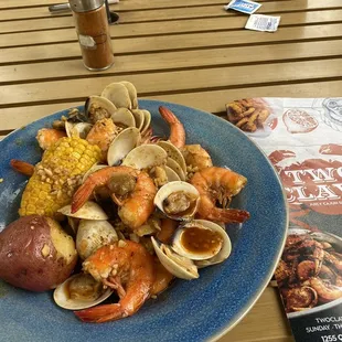 shrimp & clams, corn, Potato