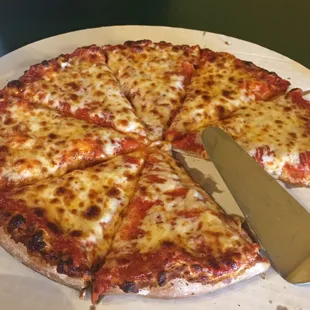 12" cheese pizza. Not bad!