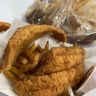 Catfish basket &amp; seasoned fries