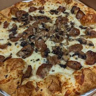 The White Pizza (substitute chicken with mild Italian sausage)