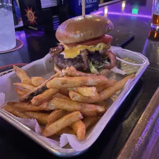 Bacon Cheeseburger ...i love it here.