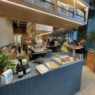 Bar &amp; front dining area