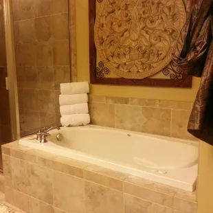 The Venetian. The bathtub. Dang it's deep.