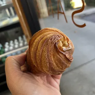 Cruffin with Passion Fruit