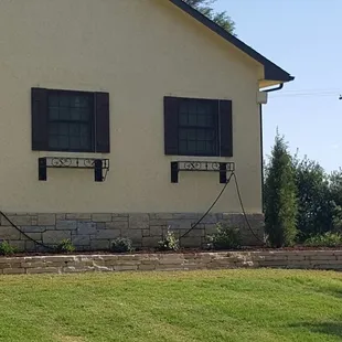 Full veiw of stone wall