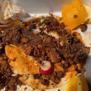 Estaba comiendo mis tacos y que me encuentro un rábano con lama y el rábano se ve que ya tenía tiempo ai  no me gusto nada