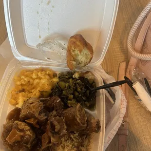 I got the oxtails which are very bland Mac and cheese nasty , corn bread is sugar free the greens was okay. Go some where else!