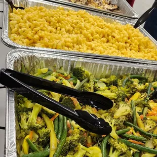 Macaroni &amp; Cheese and mixed vegetables (green beans, broccoli &amp; Aspargus