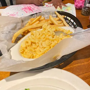 Kids Mac &amp; Cheese / French Fries