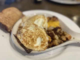 The Grill At Quarterfield Station