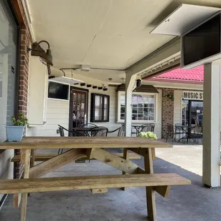 Lots of tvs inside and out!