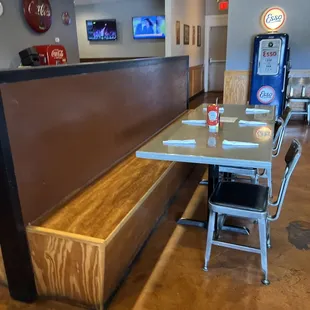 sushi and sashimi, interior