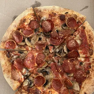 10" pepperoni mushroom pizza.