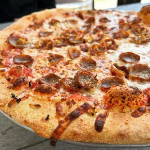 Your blood boiling, your stomach in ropes  14" Garlic Pie w/ Sausage from #TwoSaucyBroads