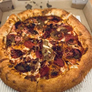 Strong 2.0 (aka Strong Island 2.0 on the new menu) - with a cream cheese stuffed crust - omg it's divine!