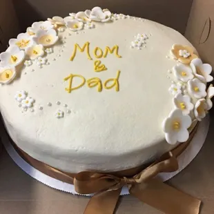 a mom and dad cake