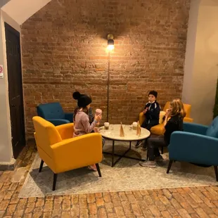 interior, pizza