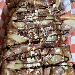 Pear Prosciutto Flatbread Pizza
