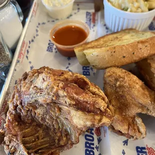 food, chicken wings and fried chicken