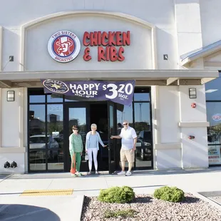 Took my wife and friends to the 2 sisters ! Most had never had Broasted Chicken