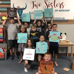 Kids Night Pizza &amp; Painting Party