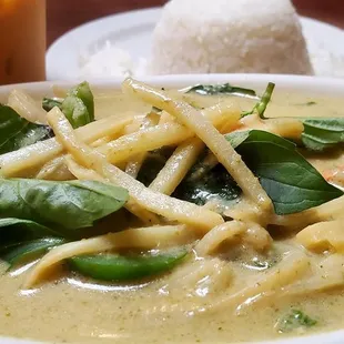 Green curry with shrimp