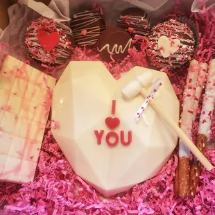 A Chocolate Breakable Heart is the hottest fun new trend! These surprise hearts can hide small gifts and surprises inside.