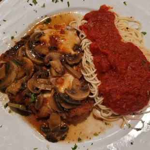 a plate of spaghetti and mushrooms