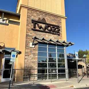 the outside of a restaurant