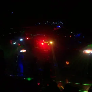 Great lazer lights, smoke, atmosphere.