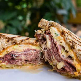 a roast beef sandwich cut in half